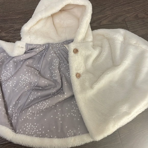 Girls Jessica Simpson soft fuzzy cape - Picture 3 of 3